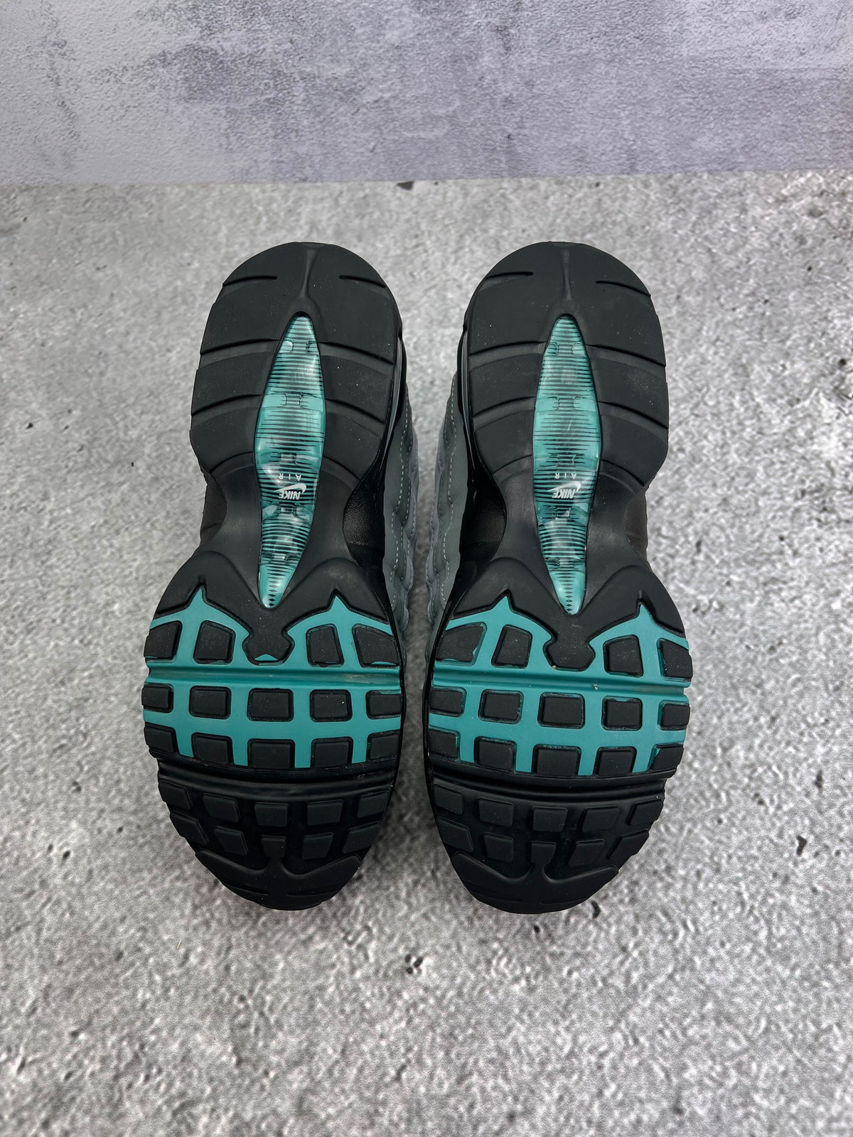 Nike Air Max 95 Mineral Teal — buty sportowe damskie w bardzo dobrym stanie rozmiar 39, podeszwa