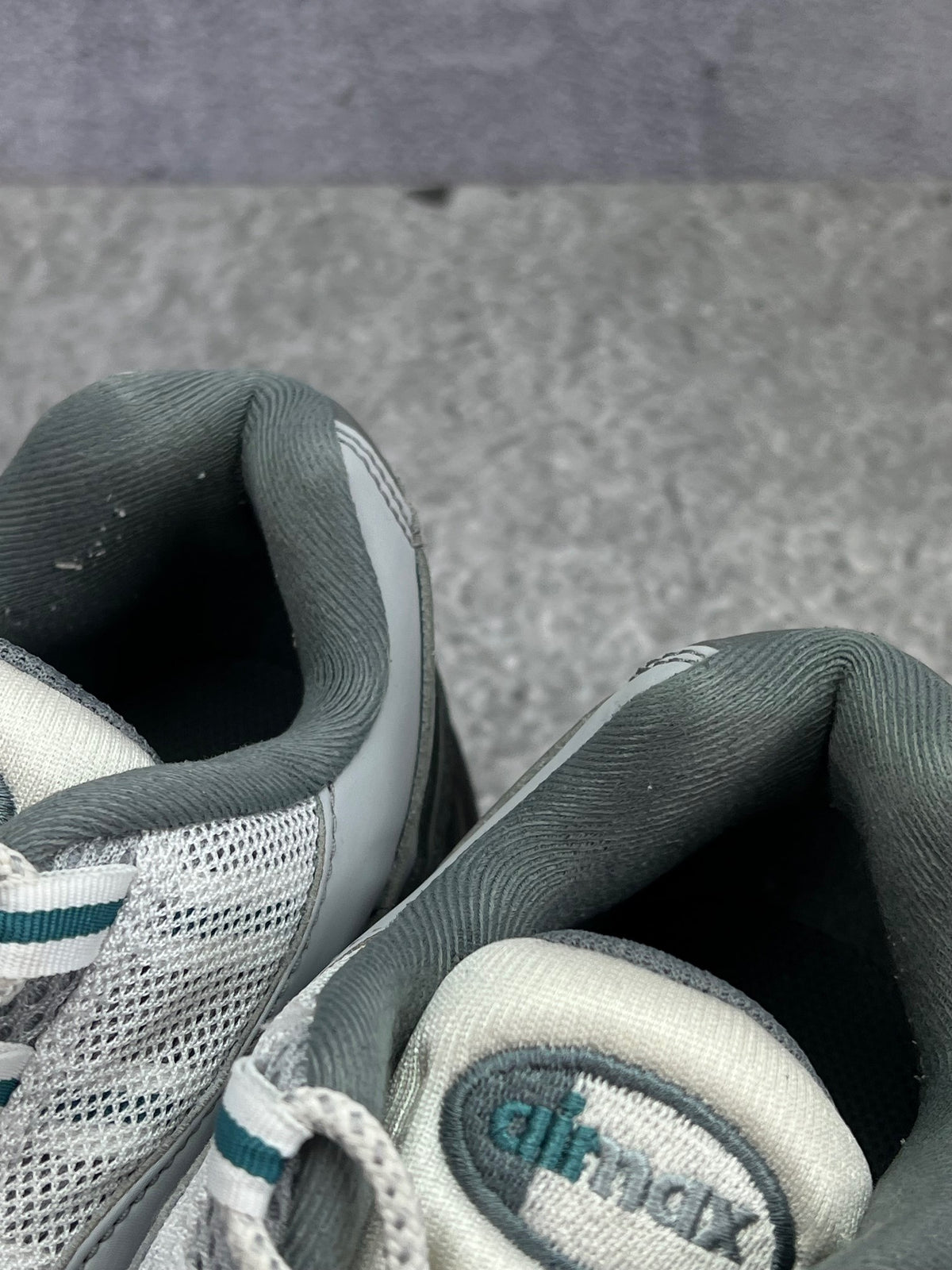 Nike Air Max 95 Mineral Teal — buty sportowe damskie w bardzo dobrym stanie rozmiar 39, zapiętki butów