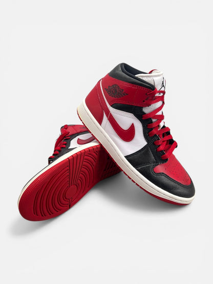 Jordan Air Jordan 1 Mid Alternate Bred Toe — buty sportowe męskie w bardzo dobrym stanie rozmiar 40, boczny profil