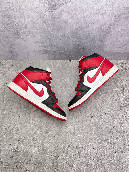 Jordan Air Jordan 1 Mid Alternate Bred Toe — buty sportowe męskie w bardzo dobrym stanie rozmiar 40, widok z góry na wewnętrzną stronę butów