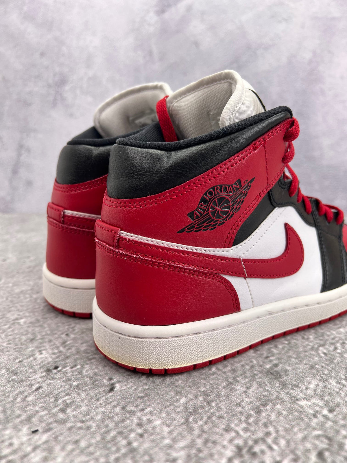 Jordan Air Jordan 1 Mid Alternate Bred Toe — buty sportowe męskie w bardzo dobrym stanie rozmiar 40, widok z góry