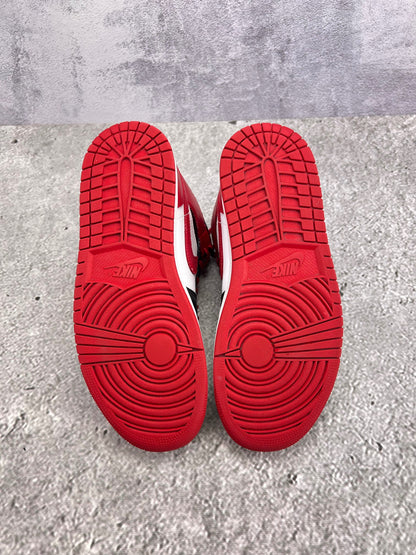 Jordan Air Jordan 1 Mid Alternate Bred Toe — buty sportowe męskie w bardzo dobrym stanie rozmiar 40, podeszwa