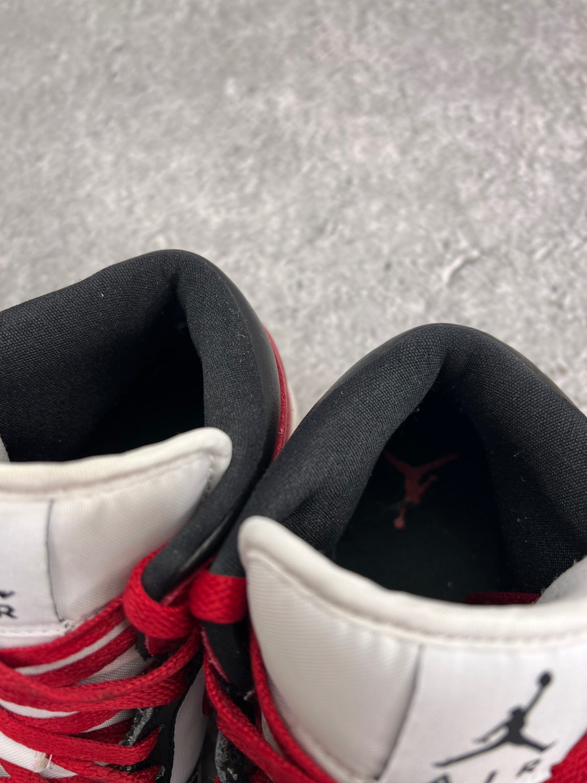Jordan Air Jordan 1 Mid Alternate Bred Toe — buty sportowe męskie w bardzo dobrym stanie rozmiar 40, zapiętki butów