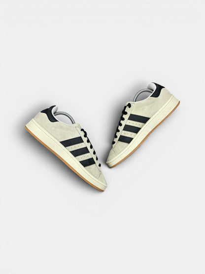 Adidas Campus 00s Crystal White Black — buty sportowe męskie w bardzo dobrym stanie rozmiar 41 1/3, widok z góry na wewnętrzną stronę butów