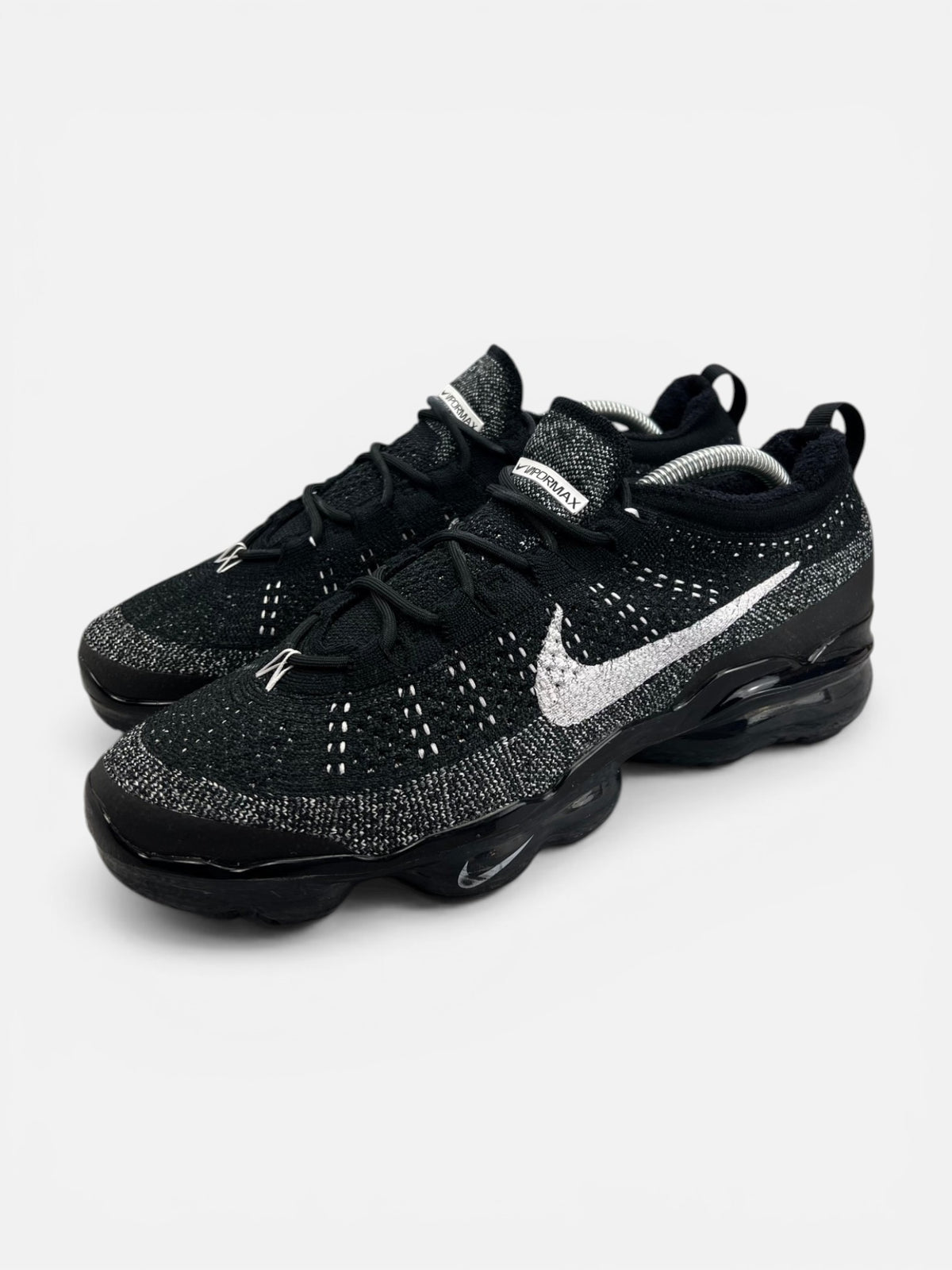 Nike Air VaporMax 2023 Flyknit Oreo — buty sportowe męskie w bardzo dobrym stanie rozmiar 44, widok z boku