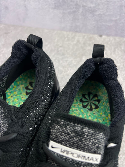Nike Air VaporMax 2023 Flyknit Oreo — buty sportowe męskie w bardzo dobrym stanie rozmiar 44, zapiętki butów