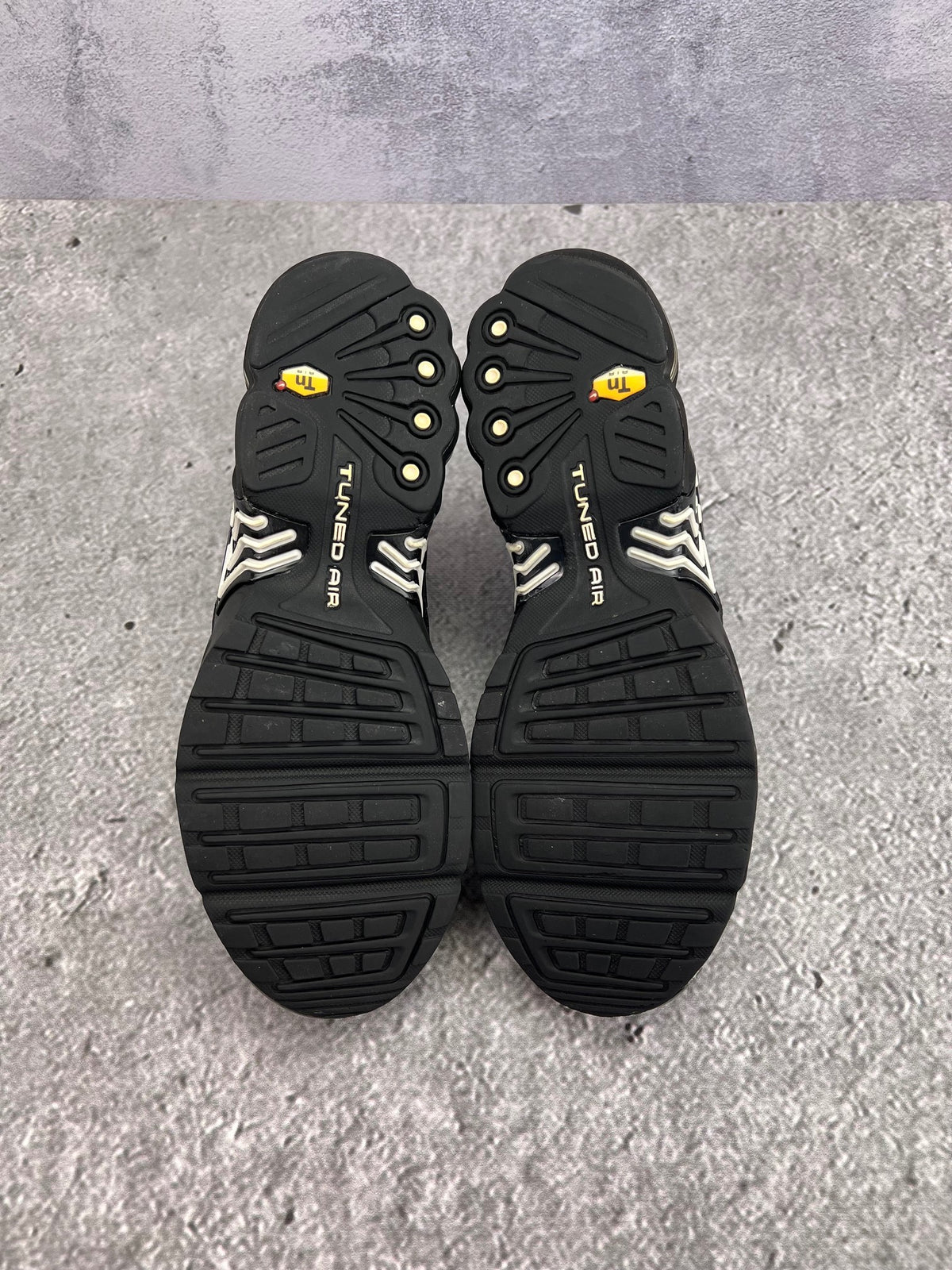 Nike Air Max Plus 3 Black White — buty sportowe męskie w bardzo dobrym stanie rozmiar 44, widok z tyłu