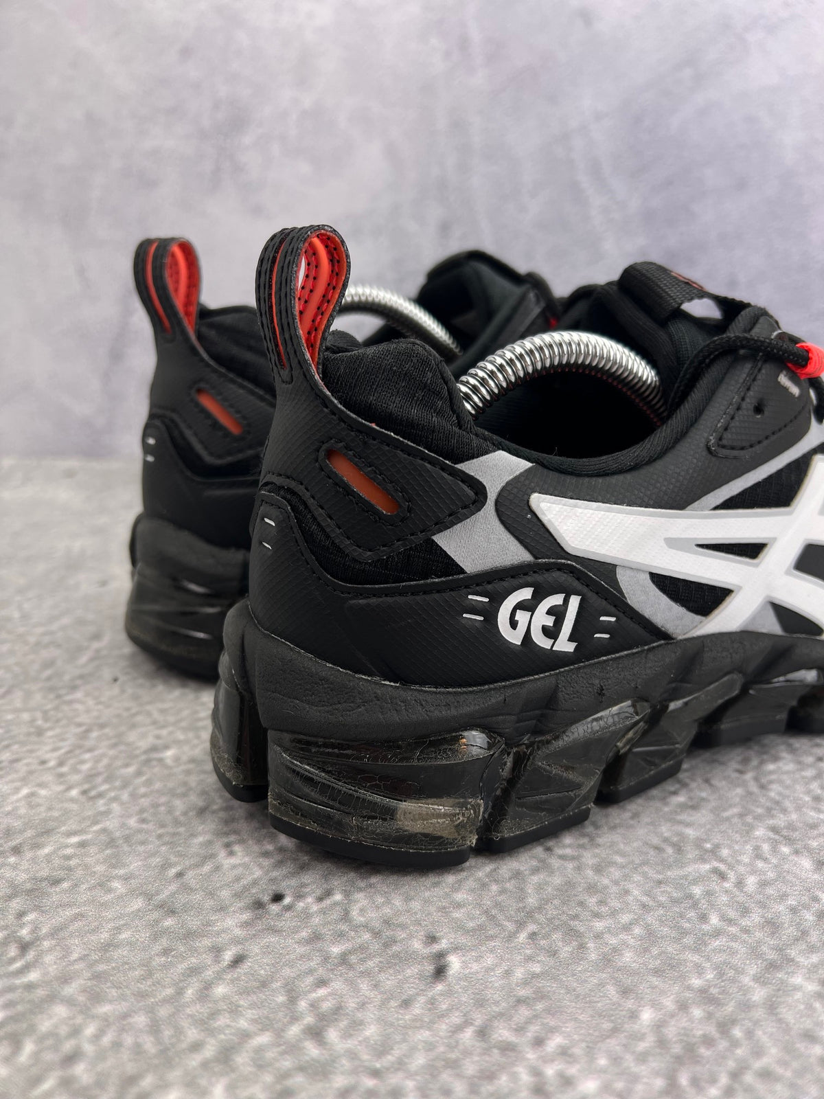 Asics GEL-Quantum 180 — buty sportowe męskie w bardzo dobrym stanie rozmiar 42.5, wewnętrzny panel prawego buta
