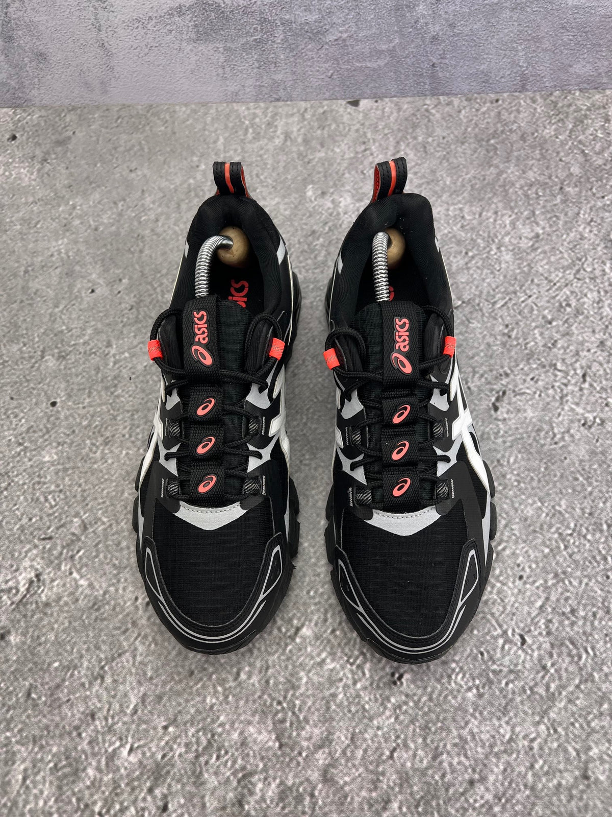 Asics GEL-Quantum 180 — buty sportowe męskie w bardzo dobrym stanie rozmiar 42.5, widok z tyłu