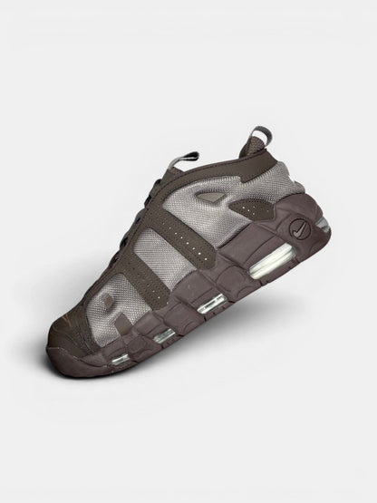 Nike Air More Uptempo Low Baroque Brown — buty sportowe męskie w bardzo dobrym stanie rozmiar 44, zewnętrzny panel lewego buta