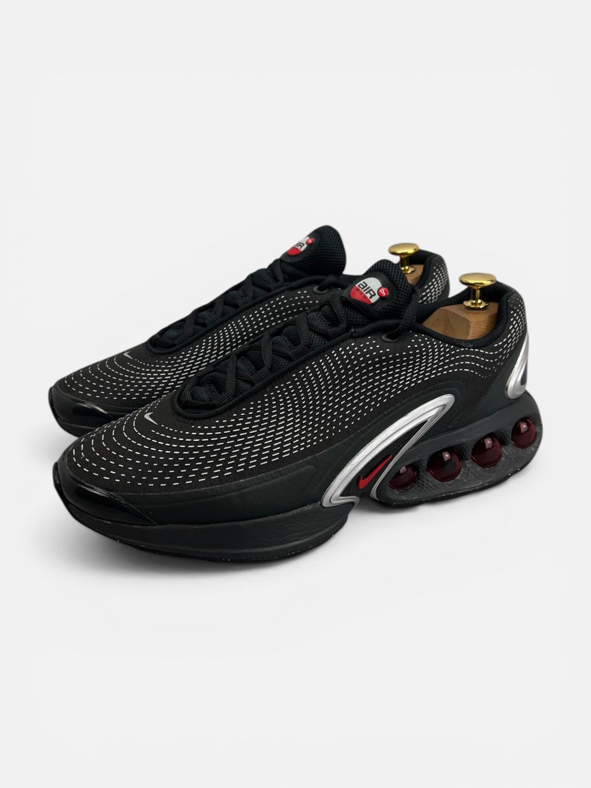 Nike Air Max Dn — buty sportowe męskie w bardzo dobrym stanie rozmiar 44, widok z boku