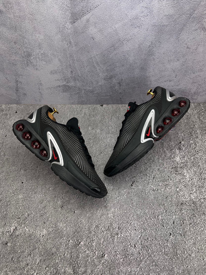 Nike Air Max Dn — buty sportowe męskie w bardzo dobrym stanie rozmiar 44, widok z góry na zewnętrzną stronę butów