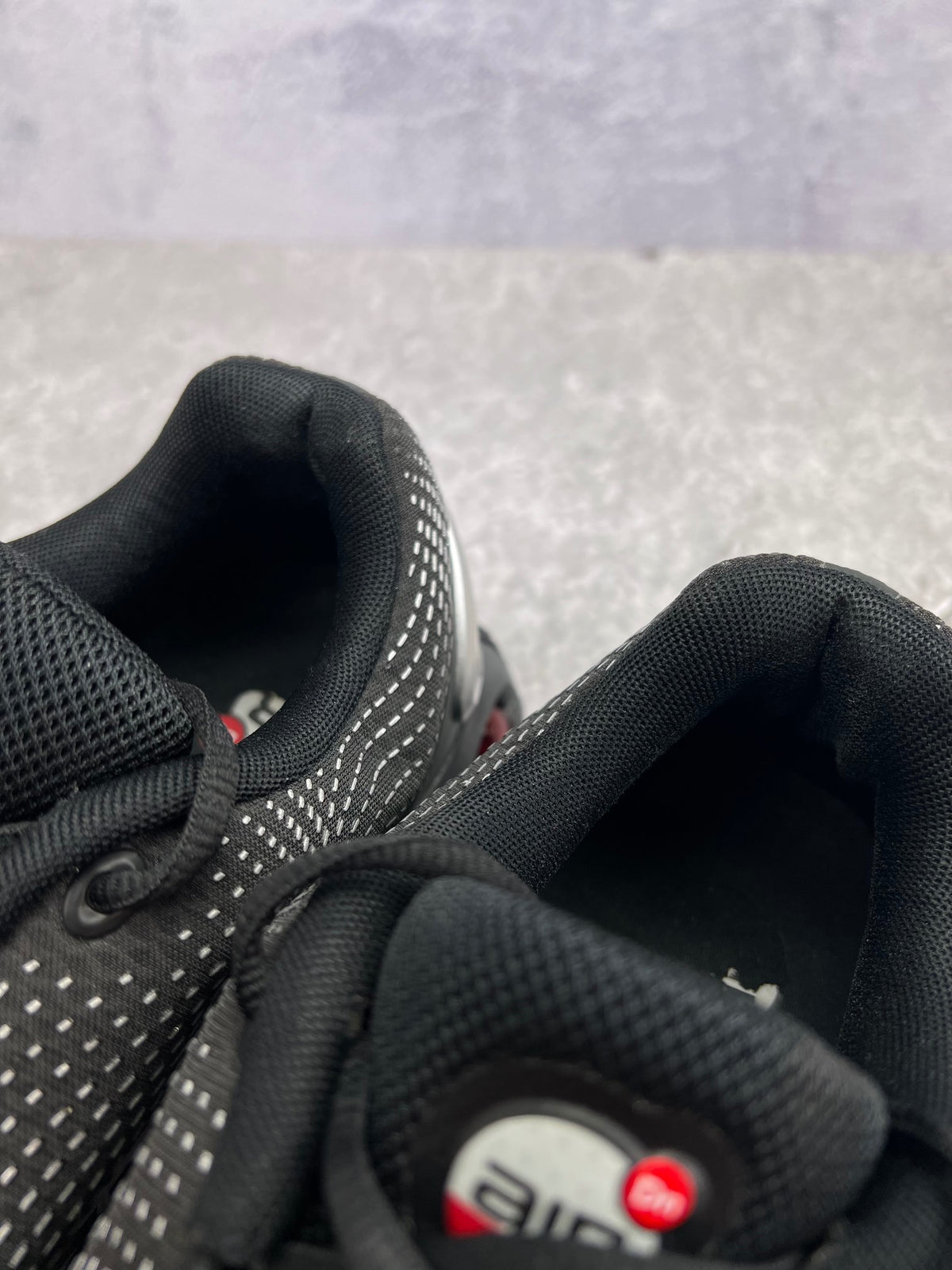 Nike Air Max Dn — buty sportowe męskie w bardzo dobrym stanie rozmiar 44, zapiętki butów