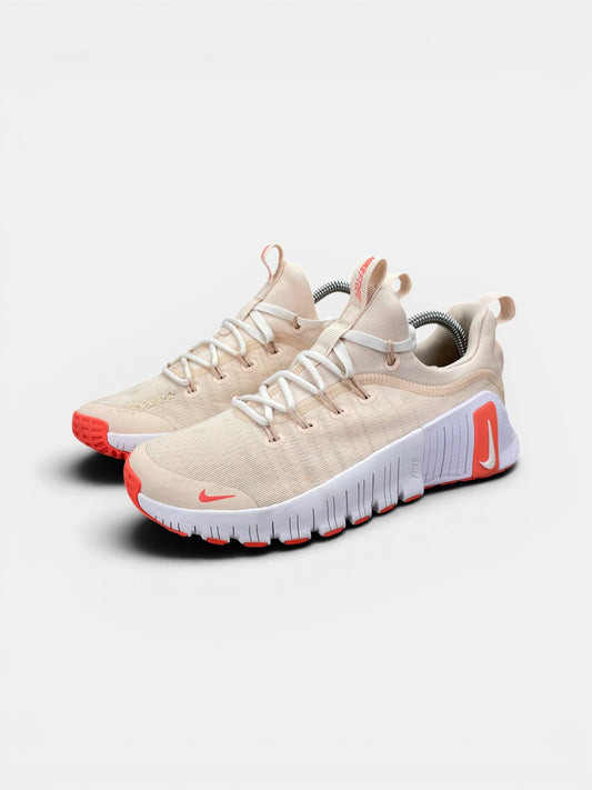 Nike Free Metcon 6 Guava Ice — buty sportowe damskie w bardzo dobrym stanie rozmiar 38, widok z boku