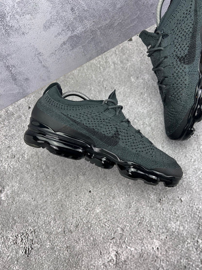 Nike Air VaporMax 2023 Flyknit Anthracite Black — buty sportowe męskie w bardzo dobrym stanie rozmiar 42.5, wewnętrzny panel lewego buta