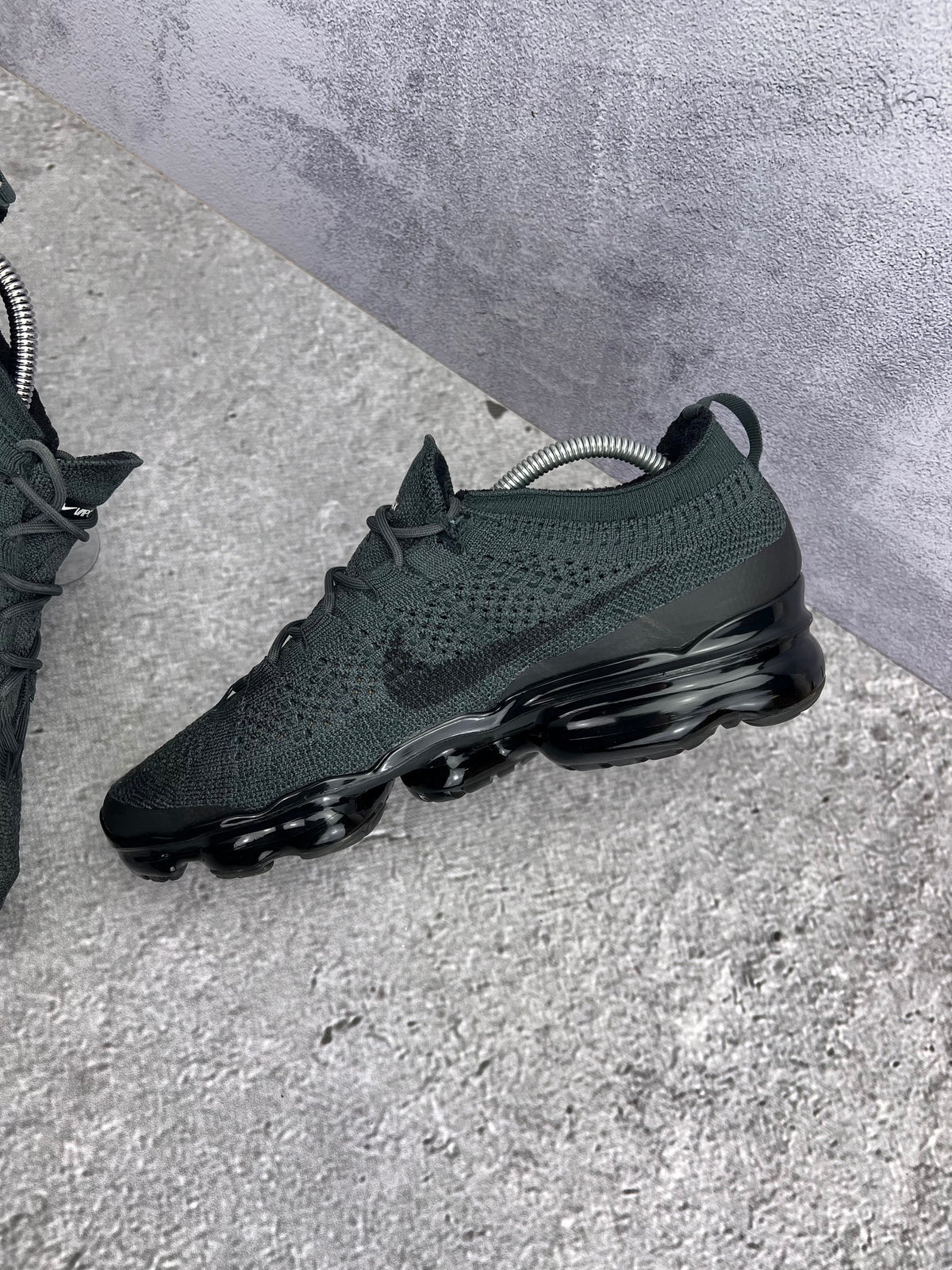Nike Air VaporMax 2023 Flyknit Anthracite Black — buty sportowe męskie w bardzo dobrym stanie rozmiar 42.5, wewnętrzny panel prawego buta