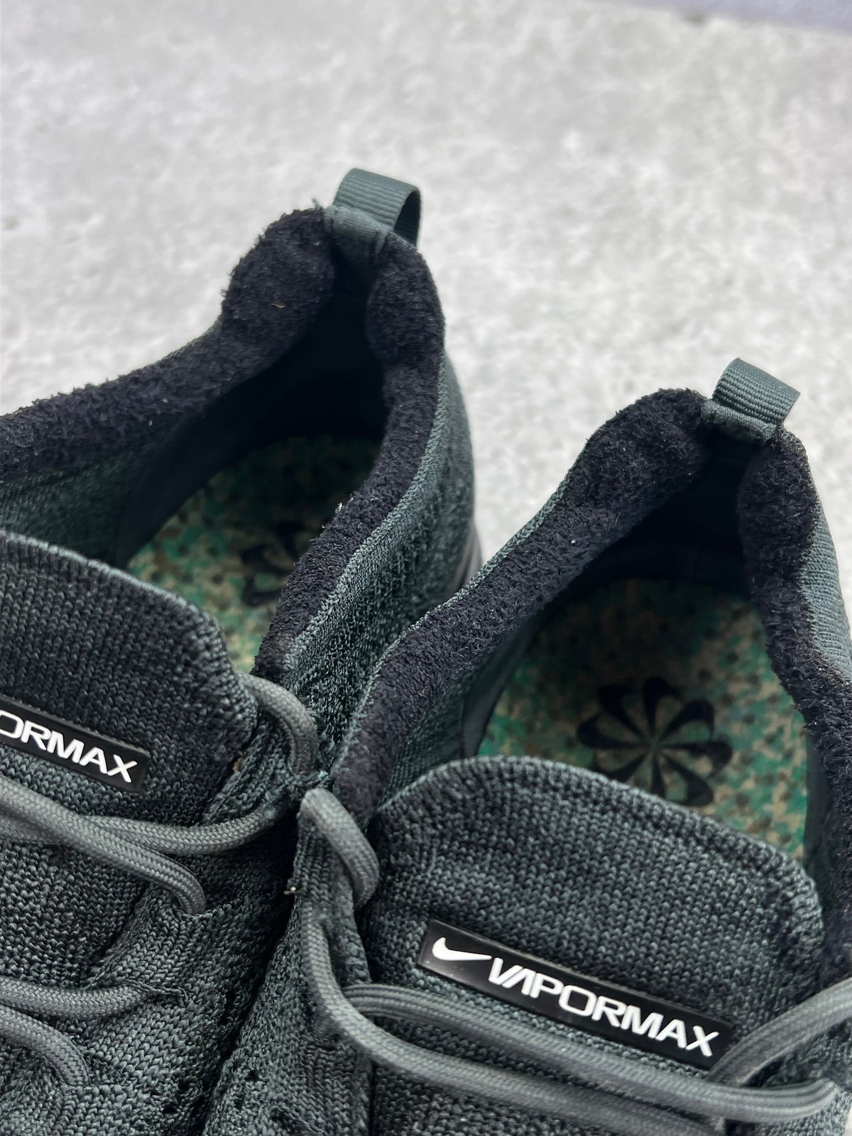 Nike Air VaporMax 2023 Flyknit Anthracite Black — buty sportowe męskie w bardzo dobrym stanie rozmiar 42.5, zapiętki butów