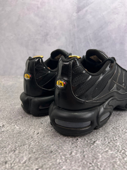 Nike Air Max Plus Triple Black — buty sportowe męskie w bardzo dobrym stanie rozmiar 46, widok z góry