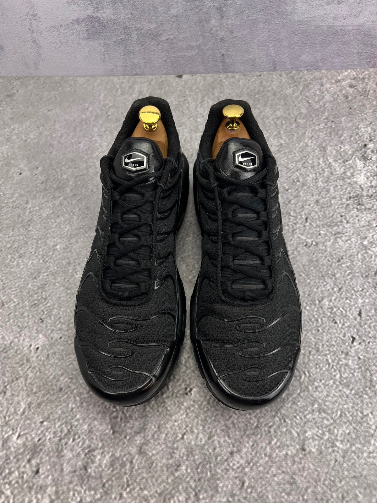 Nike Air Max Plus Triple Black — buty sportowe męskie w bardzo dobrym stanie rozmiar 46, podeszwa