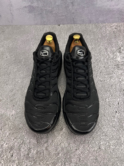 Nike Air Max Plus Triple Black — buty sportowe męskie w bardzo dobrym stanie rozmiar 46, podeszwa