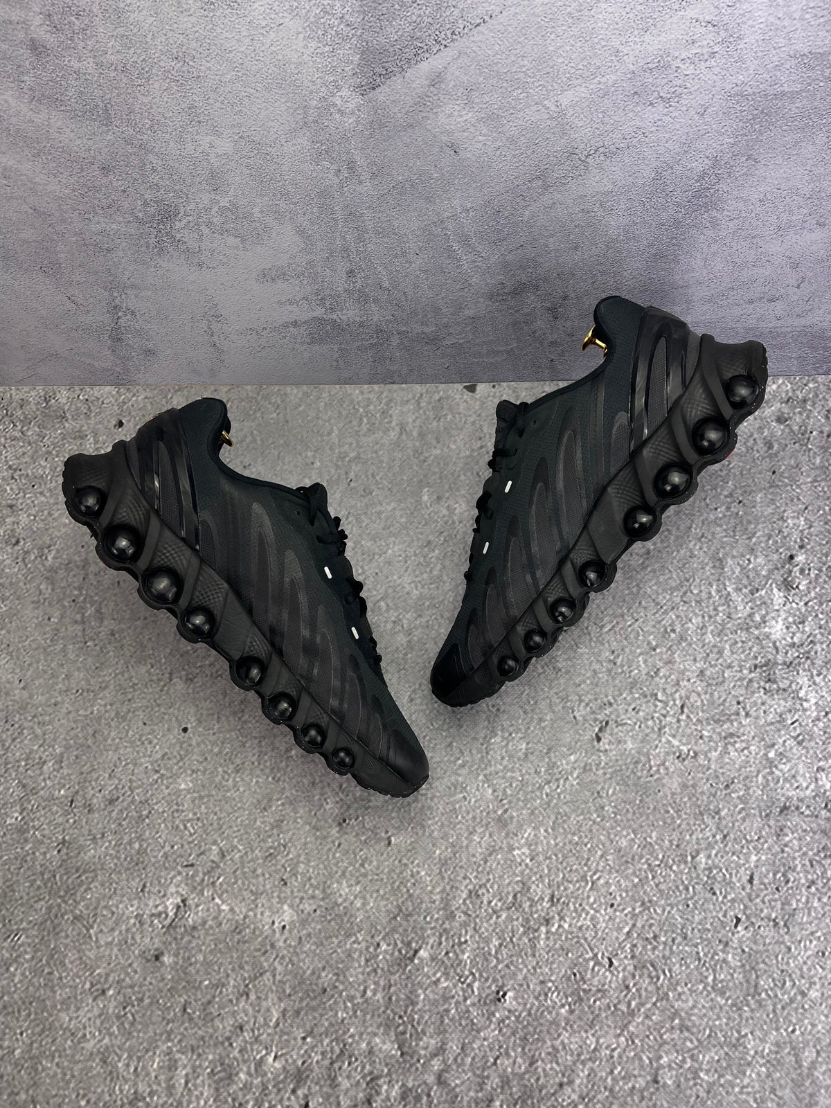 Nike Air Max Dn8 — buty sportowe męskie w bardzo dobrym stanie rozmiar 46, widok z góry na wewnętrzną stronę butów