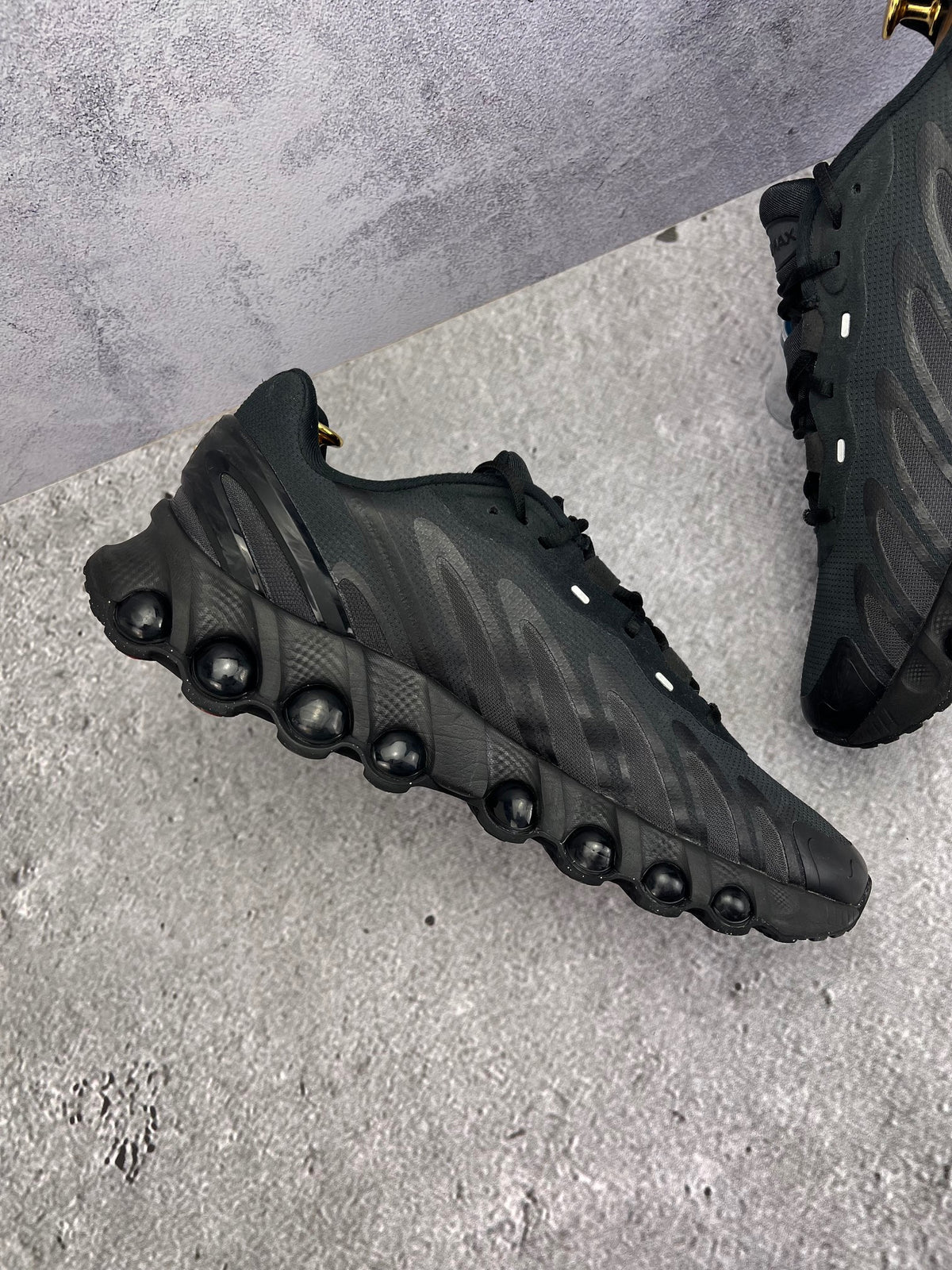 Nike Air Max Dn8 — buty sportowe męskie w bardzo dobrym stanie rozmiar 46, wewnętrzny panel lewego buta