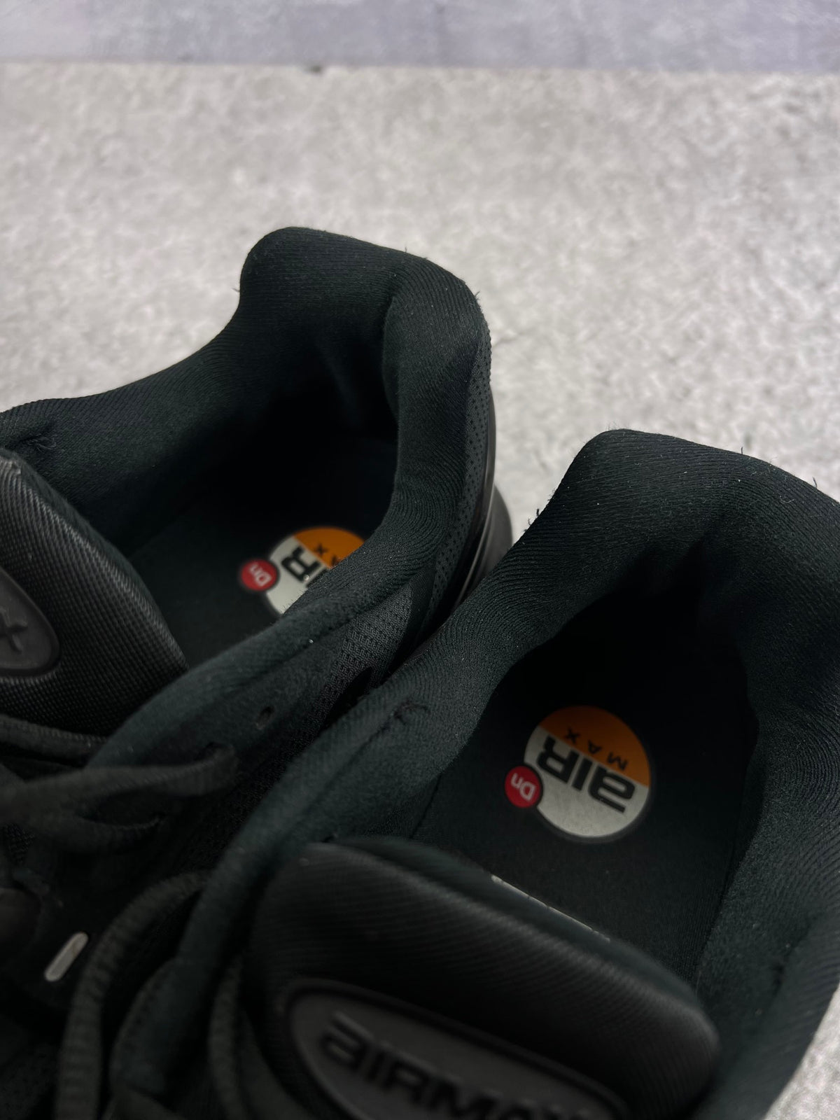 Nike Air Max Dn8 — buty sportowe męskie w bardzo dobrym stanie rozmiar 46, zapiętki butów