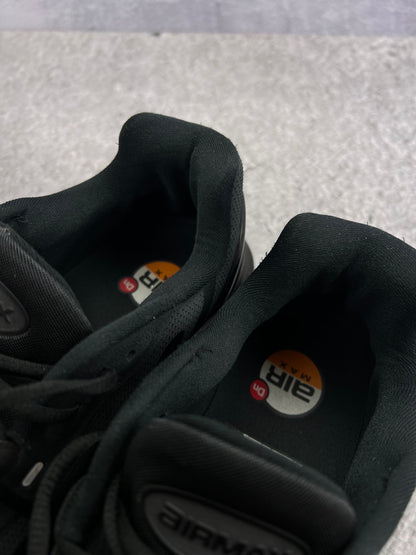 Nike Air Max Dn8 — buty sportowe męskie w bardzo dobrym stanie rozmiar 46, zapiętki butów