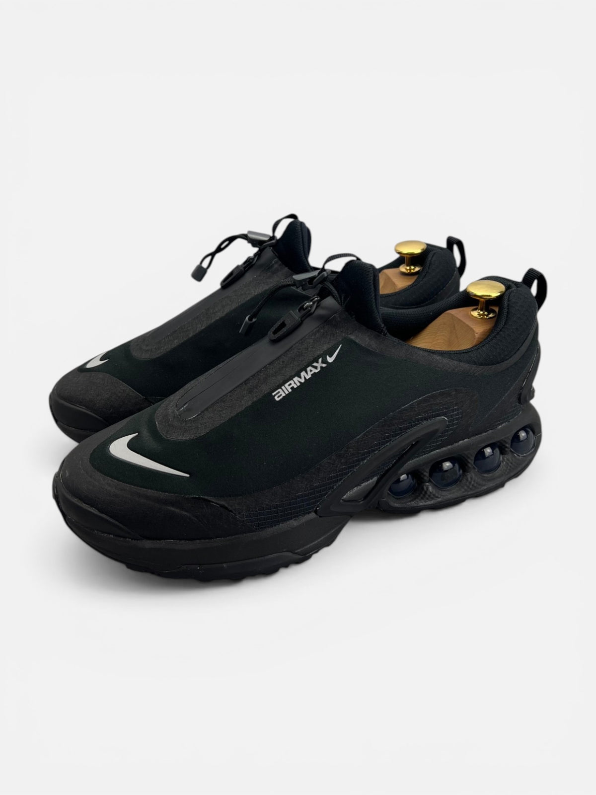 Nike Air Max Dn Roam Triple Black — buty sportowe męskie w bardzo dobrym stanie rozmiar 43, widok z boku