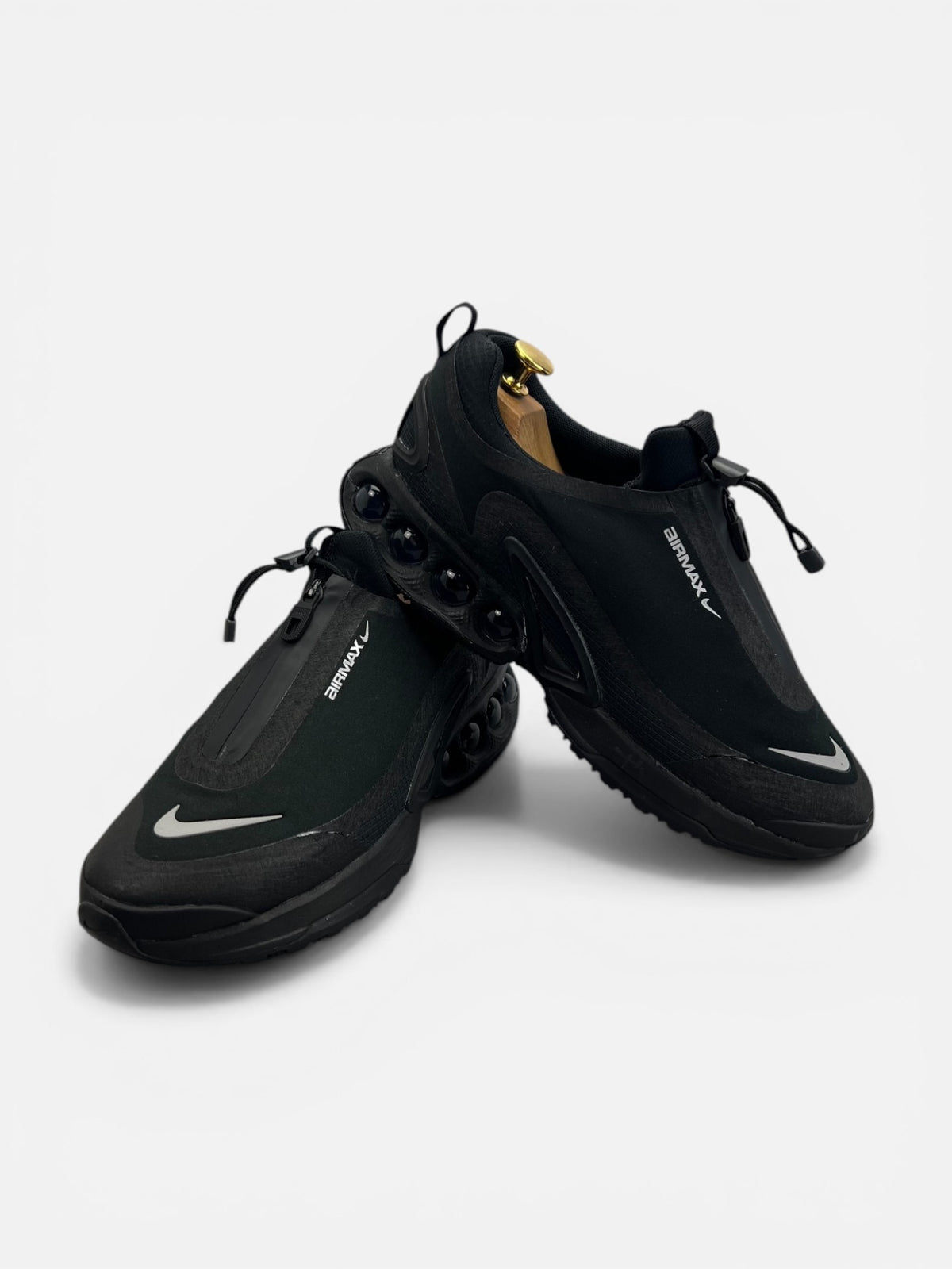 Nike Air Max Dn Roam Triple Black — buty sportowe męskie w bardzo dobrym stanie rozmiar 43, boczny profil