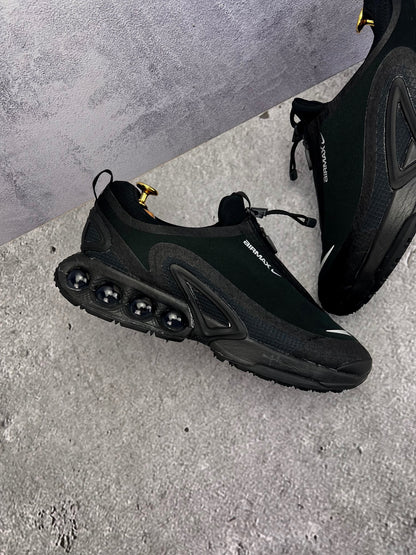 Nike Air Max Dn Roam Triple Black — buty sportowe męskie w bardzo dobrym stanie rozmiar 43, zewnętrzny panel prawego buta