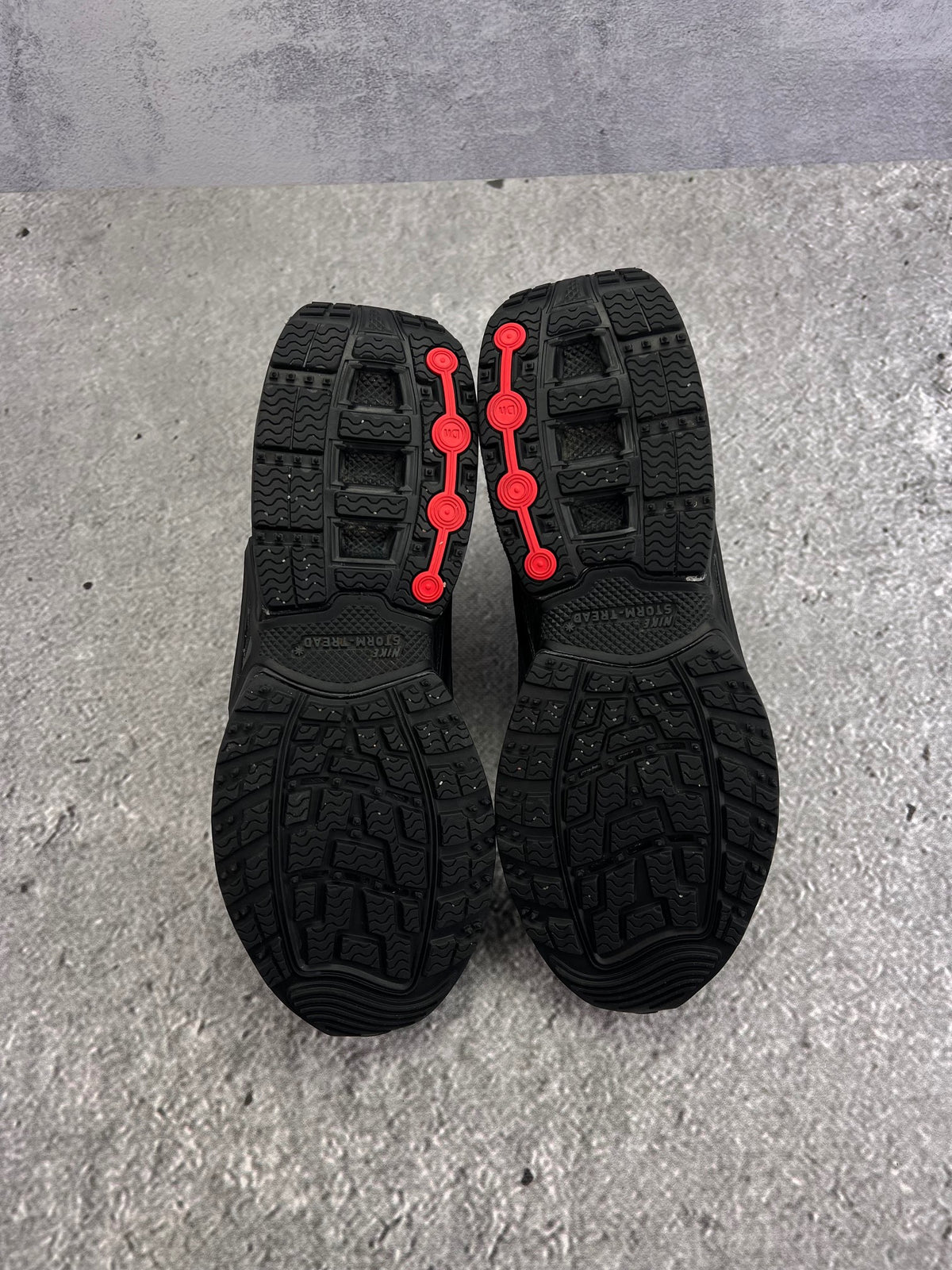 Nike Air Max Dn Roam Triple Black — buty sportowe męskie w bardzo dobrym stanie rozmiar 43, widok z tyłu