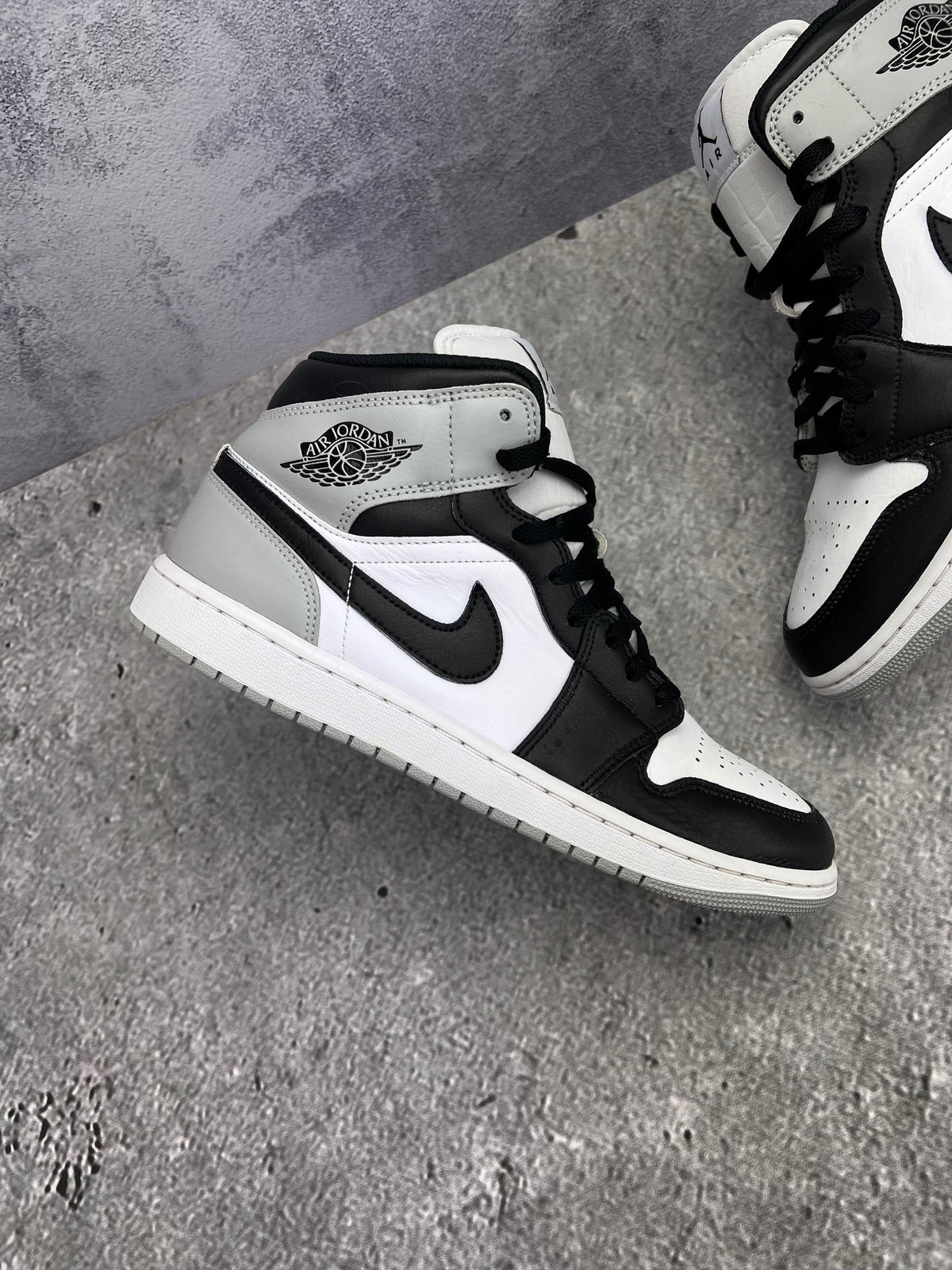 Jordan Air Jordan 1 Mid Barons — buty sportowe męskie w dobrym stanie rozmiar 44, zewnętrzny panel prawego buta