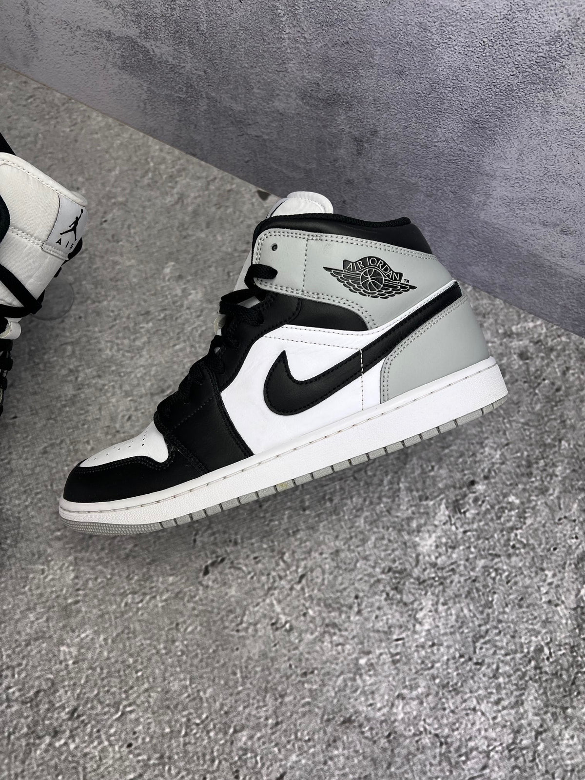 Jordan Air Jordan 1 Mid Barons — buty sportowe męskie w dobrym stanie rozmiar 44, zewnętrzny panel lewego buta