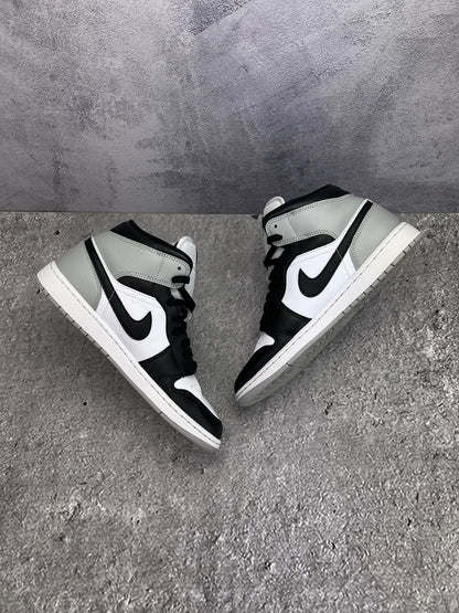 Jordan Air Jordan 1 Mid Barons — buty sportowe męskie w dobrym stanie rozmiar 44, widok z góry na wewnętrzną stronę butów