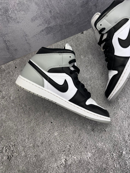 Jordan Air Jordan 1 Mid Barons — buty sportowe męskie w dobrym stanie rozmiar 44, wewnętrzny panel lewego buta
