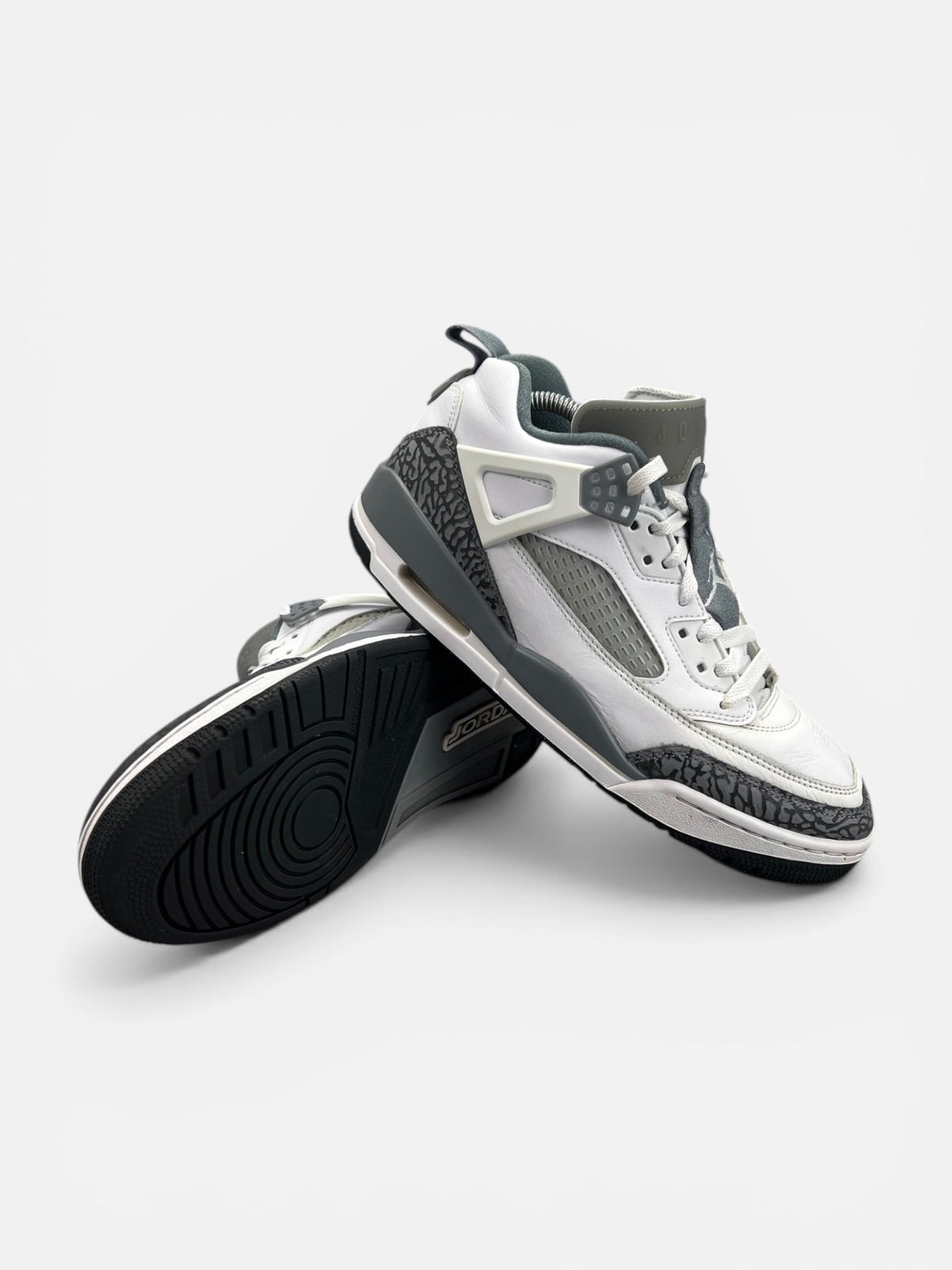 Jordan Spizike Low Cool Grey — buty sportowe męskie w bardzo dobrym stanie rozmiar 42.5, boczny profil