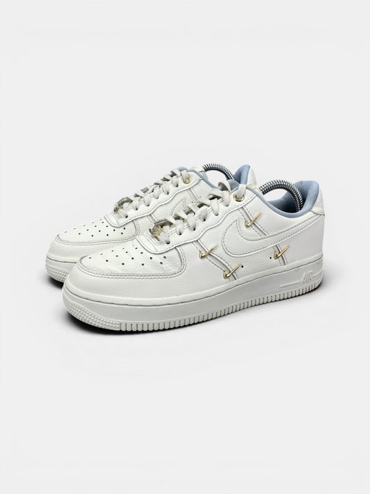 Nike Air Force 1 Low — buty sportowe damskie w bardzo dobrym stanie rozmiar 36, widok z boku