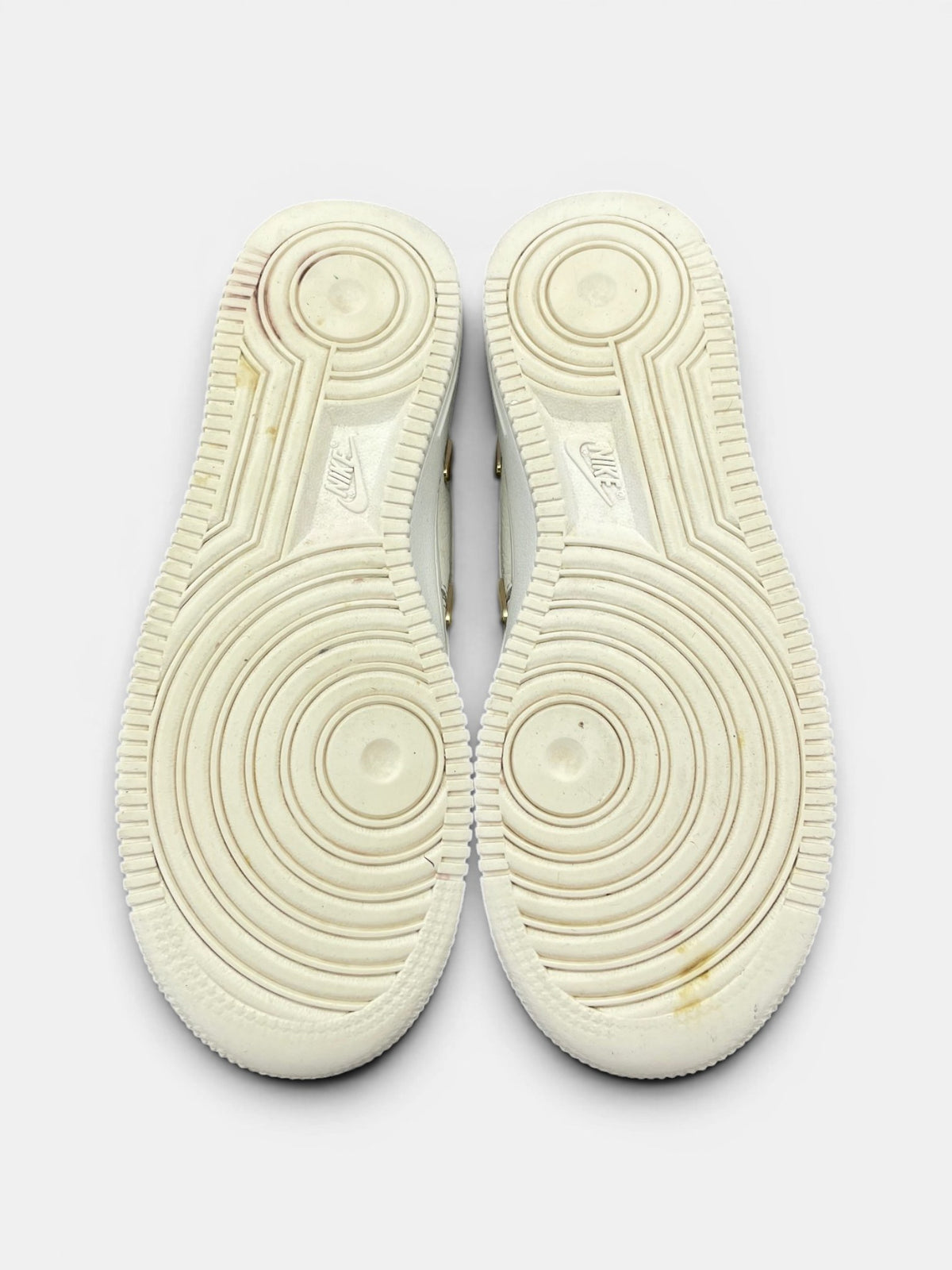Nike Air Force 1 Low — buty sportowe damskie w bardzo dobrym stanie rozmiar 36, podeszwa