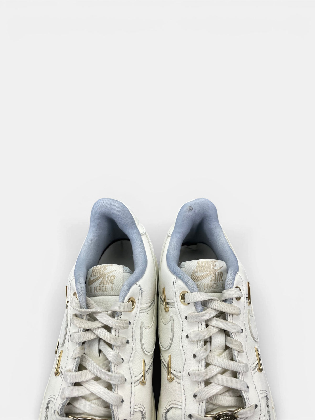 Nike Air Force 1 Low — buty sportowe damskie w bardzo dobrym stanie rozmiar 36, zapiętki butów
