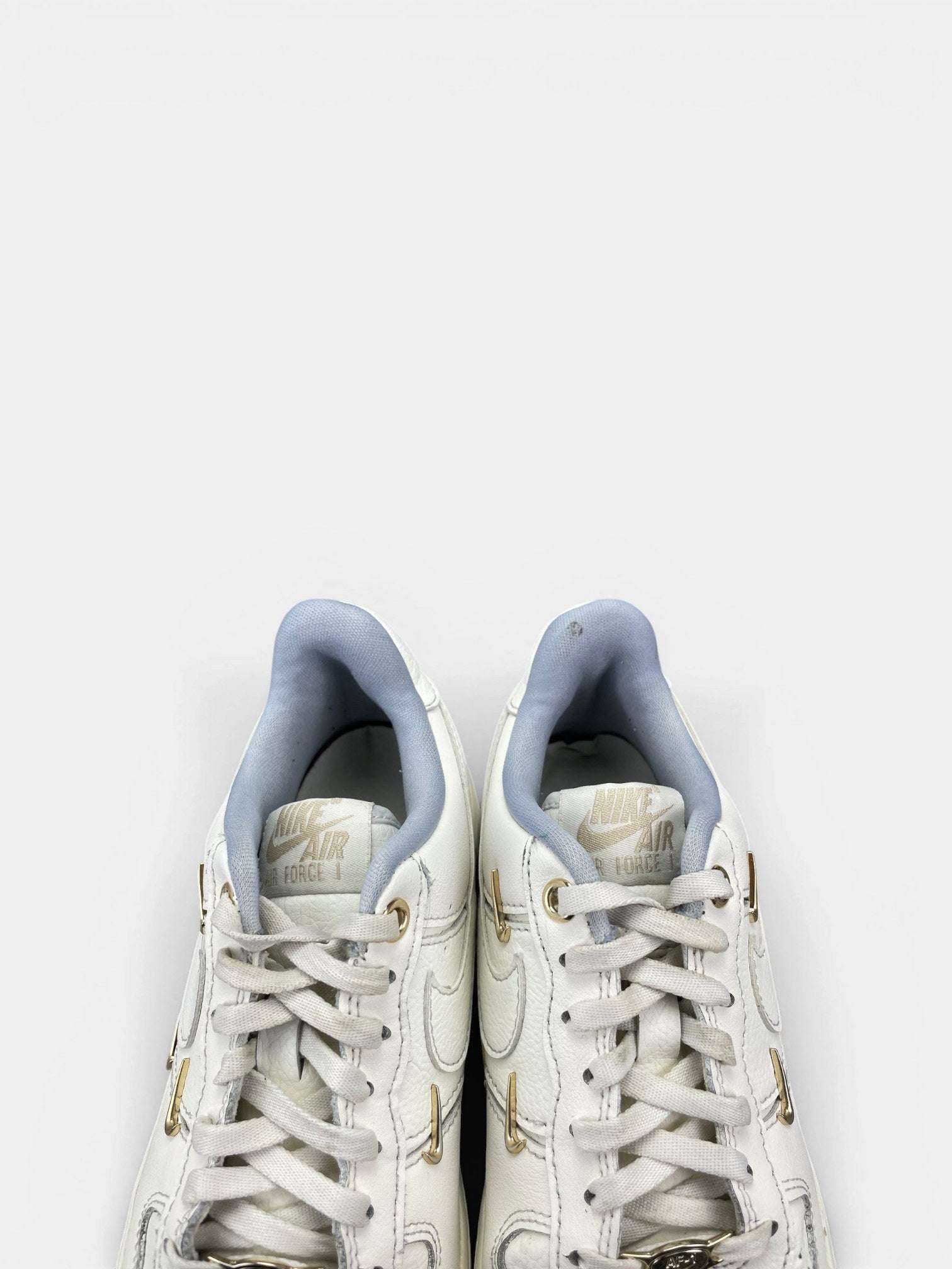 Nike Air Force 1 Low — buty sportowe damskie w bardzo dobrym stanie rozmiar 36, zapiętki butów