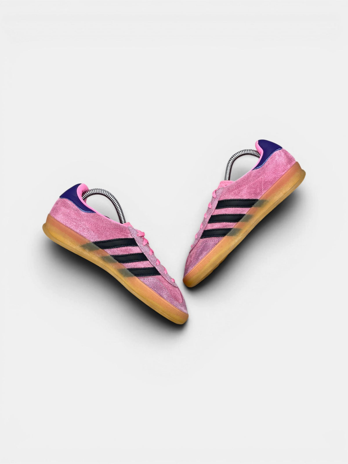 Adidas Gazelle Indoor Bliss Pink Purple — buty sportowe damskie w bardzo dobrym stanie rozmiar 36, widok z góry na wewnętrzną stronę butów