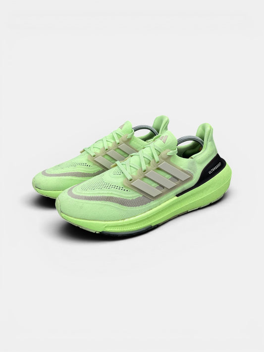 Adidas Ultraboost Light Low Green Spark — buty sportowe męskie w bardzo dobrym stanie rozmiar 43 1/3, widok z boku