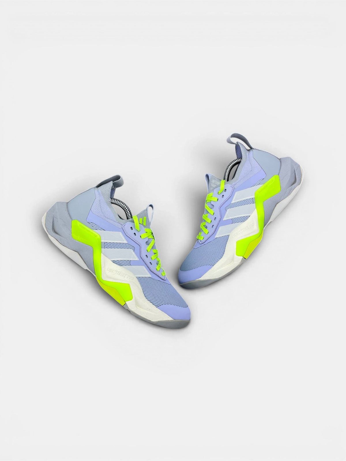 Adidas Rapidmove ADV 2 — buty sportowe damskie w bardzo dobrym stanie rozmiar 38, widok z góry na zewnętrzną stronę butów