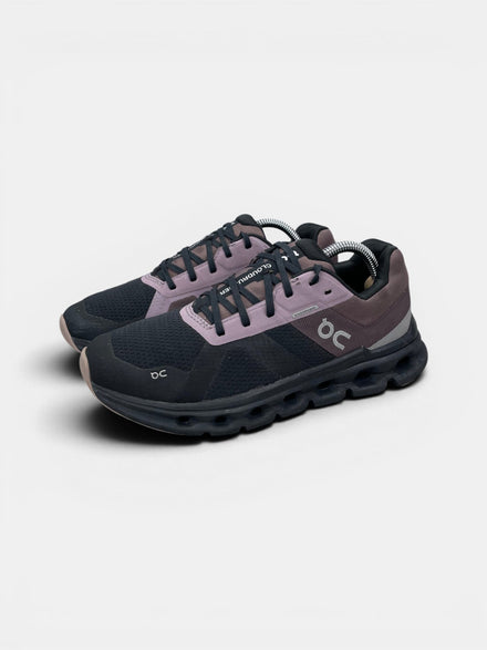 On Cloudrunner — buty sportowe damskie w bardzo dobrym stanie rozmiar 38.5, widok z boku