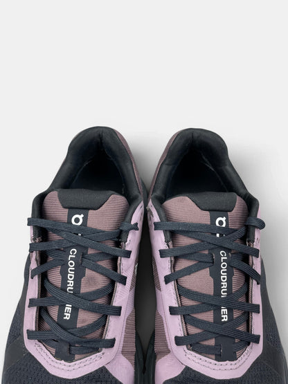 On Cloudrunner — buty sportowe damskie w bardzo dobrym stanie rozmiar 38.5, zapiętki butów