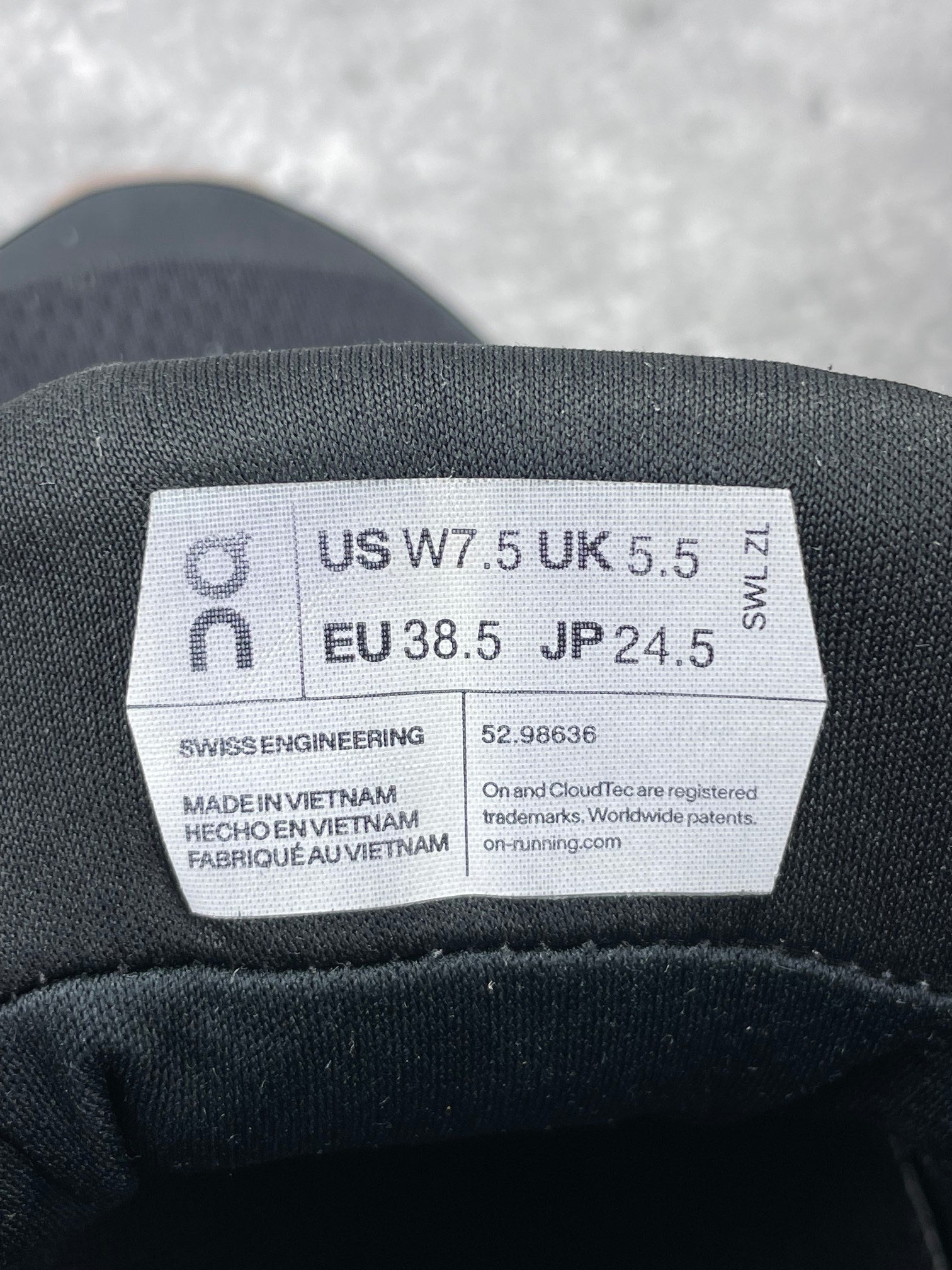 On Cloudrunner — buty sportowe damskie w bardzo dobrym stanie rozmiar 38.5, opcjonalne zdjęcie 2