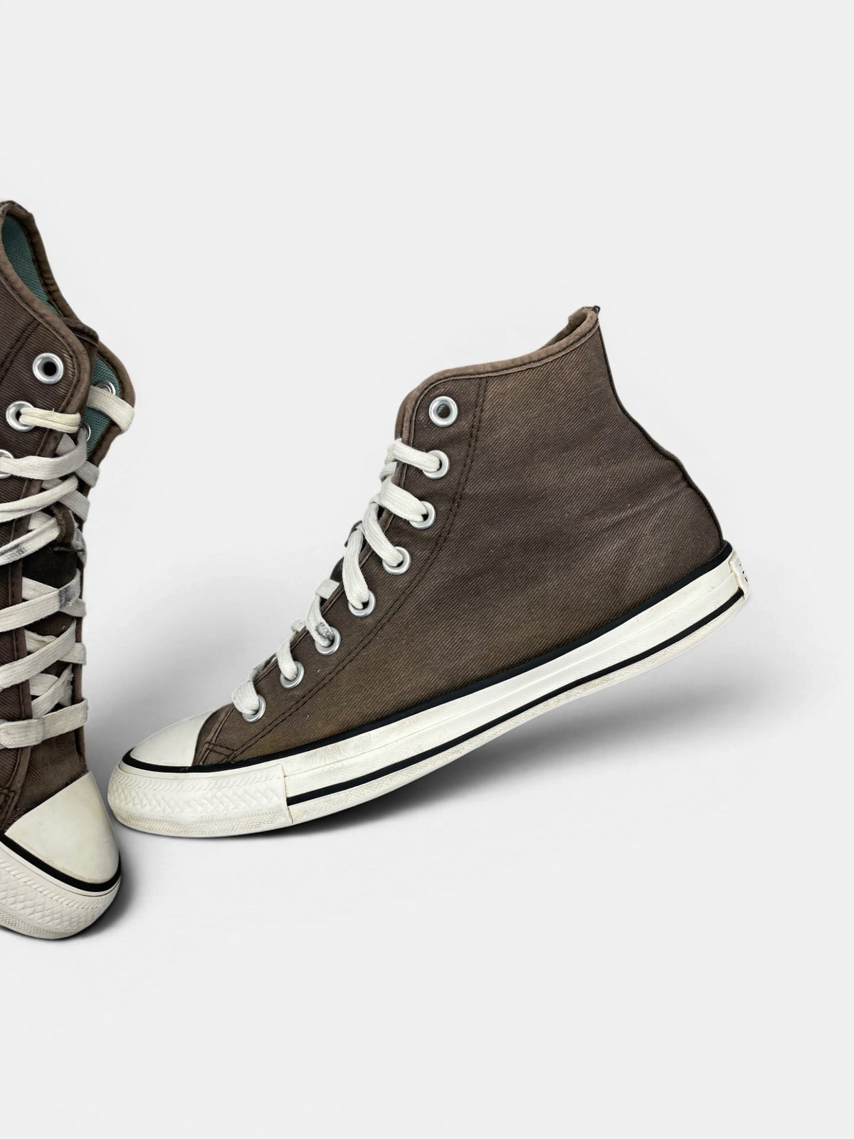 Converse Chuck Taylor All Star — buty sportowe męskie w bardzo dobrym stanie rozmiar 41.5, zewnętrzny panel lewego buta