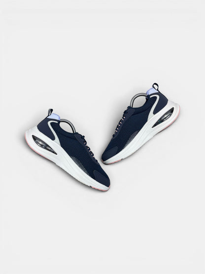 Skechers Sneakers — buty sportowe damskie w bardzo dobrym stanie rozmiar 36.5, widok z góry na wewnętrzną stronę butów