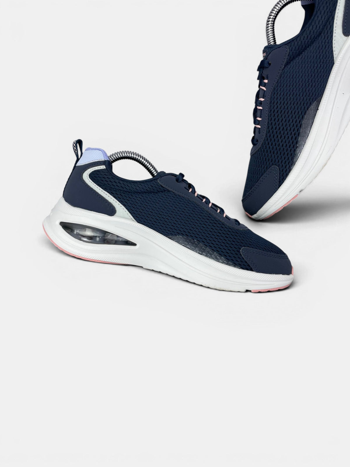 Skechers Sneakers — buty sportowe damskie w bardzo dobrym stanie rozmiar 36.5, wewnętrzny panel lewego buta